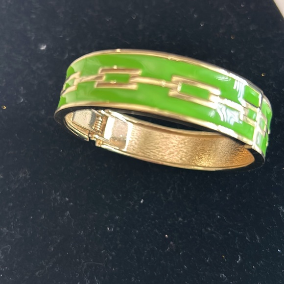 Jewelry - Kelly Green / Goldtone Shiny Enamel Metal Hinged Bangle Bracelet OSFM